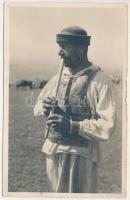 Bihar megye, Judetul Bihor; Cioban / Hirte / erdélyi folklór, pásztor / Transylvanian folklore, shepherd. Foto orig. J. Fischer 1937. (szakadás / tear)