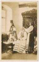 1930 Beszterce, Bistritz, Bistrita; Impodobire / Bockelung / erdélyi folklór / Transylvanian folklore. Fot. orig. E. Fischer (fl)