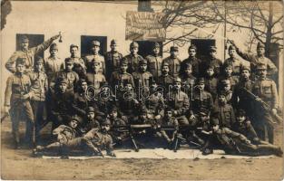 1916/17 Emlékül a M. Kir. Honvéd Központi Fegyvertár fegyvermester tanfolyam, katonák csoportképe / WWI K.u.k. military weapons master's course, soldiers. photo (fl)