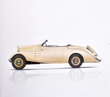 JEan-Louis Loubet: Moments choisis Peugeot 200 ans: Edition de luxe 2010. 246p. Kiadói dombornyomott...