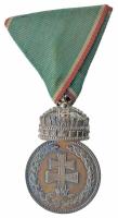 1922. &quot;Magyar Koronás Ezüstérem (Signum Laudis)&quot; peremén jelzett Ag kitüntetés három fémjeles! Eredeti mellszalagon T:AU / Hungary 1922. &quot;Hungarian Silver Medal with the Holy Crown (Signum Laudis)&quot; Ag decoration hallmarked on edge with three hallmarks! On worn ribbon C:AU  NMK.: 403.