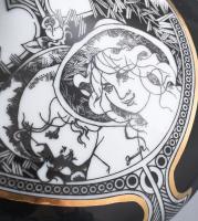 Hollóházi Jurcsák László által tervezett váza: Női fejek. Matricás, jelzett, hibátlan, m: 16 cm