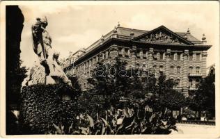 Budapest V. Szabadság tér, Nyugat irredenta szobor. photo Weinstock 140. (fl)