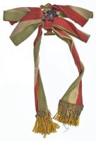 ~1900. Dalos egylet aranyozott bronz jelvény nemzetiszín szalaggal (26x15mm) T:XF