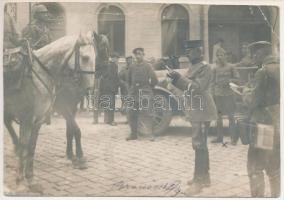 1916 Brassó, Kronstadt, Brasov; A várost felszabadító német és magyar katonák, középen egy tábornok / Die Befreiung Kronstadts / entry of the German troops, German and K.u.K. soldiers. Adler és Fia photo (vágott / cut)