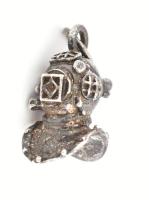 Ezüst(Ag) búvár medál, jelzett, h: 2 cm, nettó: 5,9 g