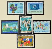 Szinte teljes ENSZ gyűjtemény a kezdetektől 2004-ig, benne kisívek, zászló ívek, nagyon kevés olcsó bélyegzett bélyeg. Schaubek előnyomott albumban filázva + pótlapokon