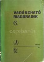 Vadászható madaraink 6. Szerk.: Sterbetz István, Beregszászi György. Bp., 1974, Országos Természetvédelmi Hivatal - Magyar Vadászok Országos Szövetsége,(Offset és J.-ny.) Színes képekkel illusztrált. Kiadói papírkötés, kissé kopott borítóval, az elülső borítón törésnyommal.