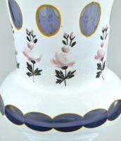 Biedermeier aranyozott hántolt üveg váza. Többrétegű, fújt, hámozott, zománcfestett üveg. Kopott, . ...