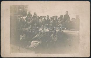 cca 1915 Az S.M.S. Uskoke osztrák-magyar Huszár-osztályú romboló hadihajó legénysége. Fotólap / A group of sailors from S.M.S. Uskoke while the time away in the destroyer's deck