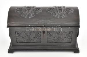 Ón ládika, XIX. sz. vége. Kulccsal, működő zárral, jó állapotban 24x14x14 cm