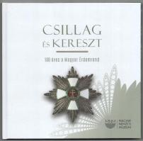 Mészáros Balázs (szerk.): Csillag és kereszt. 100 éves a Magyar Érdemrend. Kiállításvezető. Bp., 2023, Magyar Nemzeti Múzeum. Kiadói kartonált kötés, jó állapotban.