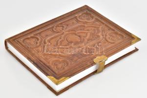 Régi bőr kötésű jegyzetkönyv, XIX. sz-i dombornyomott egészbőr kötésben, réz veretekkel, modern papí...