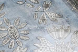 Falikárpit részlet, XVIII. sz. ezüst szállal hímzett (skófium) XIX. sz-i domború üvegű fa keretben 3...