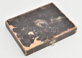 Antik 6 személyes halvilla és halkés készlet, jelzett (A.W.), kopott díszdobozban, h: 14-15 cm