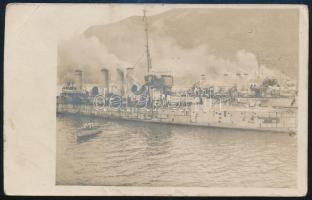 1914 Az S.M.S. Warasdiner osztrák-magyar Huszár-osztályú romboló a kikötőben, fedélzeten a legénységgel. Fotólap / Black-and-white privately made postcard / Officers and seamen on the deck of S.M.S. Warasdiner in the port
