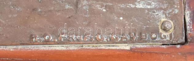 Giuseppe Gamboni után: Mitológiai jelenet. Bronz relief kép, fakeretben, jelzett, 8x19 cm, kerettel ...