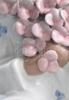 H. Ráhmer Mária (1911-1998): Hölgy virágcsokorral. Jelzett, kis pattogzással, m: 16,5 cm