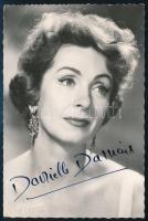 Danielle Darrieux (1917-2017) francia színésznő autográf aláírása saját magát ábrázoló fotón, / Danielle Darrieux autograph signature on photo 14x9 cm