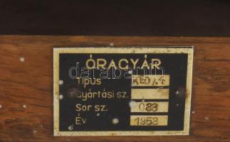 Óragyár iskolaóra, 1958, kulccsal, üveg nélkül, kopással, 42x29x14 cm