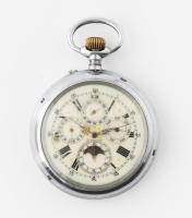 Jumbó nyitott zsebóra komplikációkkal: naptáros, holdfázisos, másodpercmutatós.. Porcelán számlap apró hibával. Működő, jó állapotban, fém tokkal d: 65 mm