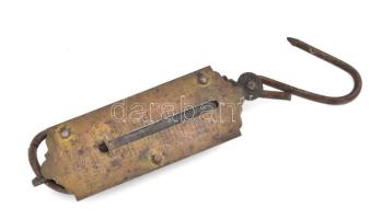 Pocket Balance akasztós, rugós mérleg, réz előlappal, korának megfelelő állapotban, h: 18 cm