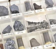 cca 1950/60, Ötvözetgyár Zagyvaróna Salgótarján, a bányászott ásványokat bemutató mintakollekció, mű...