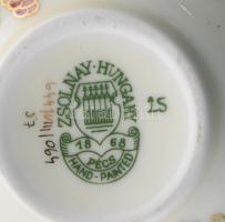 Zsolnay vadrózsa mintás váza. Jelzett, kézzel festett, hibátlan, m: 6,5 cm