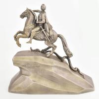 Étienne Maurice Falconet (1716-1791): Nagy Péter cár lovasszobrának másolata. Öntött fém, jelzés nél...