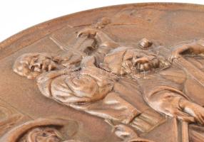 Zenészek. Bronzírozott alumínium dísztál, kopással, d: 28,5 cm