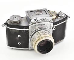 Exacta Ihagee Dresden fényképezőgép, Tessar 1:2,8/50 objektívvel, sérült bőr tokjában, dohos