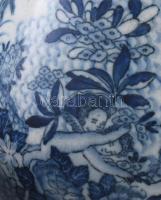 Mosdókancsó és mosdótál. Antik fajansz, puttós, virágos dekorral. A tál jelzett. Pasquale Rubati, Mi...