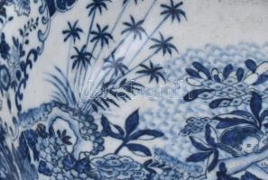 Mosdókancsó és mosdótál. Antik fajansz, puttós, virágos dekorral. A tál jelzett. Pasquale Rubati, Mi...