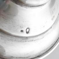 Gazdagon díszített kristály váza, jelzett ezüst (Ag) talppal, peremén kis csorbával, m: 20 cm