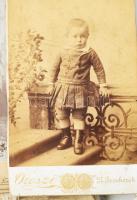 18 db kabinetfotó klf magyar fényképészek műtermeiből benne divat, gyermekek, stb