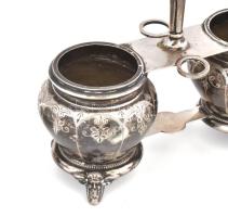 Ezüst (Ag) asztali ecet és olajos üveg tartó, szervírozó. Dianás jelzéssel, mesterjeggyel. 214g 17x2...