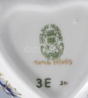 Zsolnay búzavirág mintás szív alakú bonbonier. Jelzett, kézzel festett, hibátlan, 6,5x6,5 cm