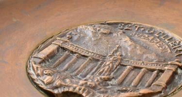 4 db réz dísztál dombornyomott plakettekkel Gellért hegy., Szent István, szántás. d: 10-22 cm-ig