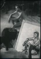 cca 1965 Kalocsai Rudolf (?-?) budapesti fotóriporter és fotóművész hagyatékából 1 db vintage fotóművészeti alkotás (Rajzteremben), feliratozva, ezüst zselatinos fotópapíron, 23,8x17 cm