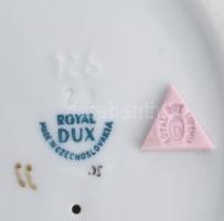 Royal Dux hölgy galambbal. Jelzett, hibátlan, m: 14 cm