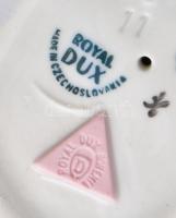 Royal Dux hölgy. Jelzett, keze letört, de megvan, m: 14 cm