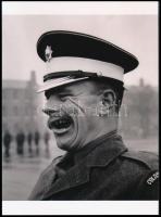 cca 1952 Cornell Capa (1918-2008) (eredeti neve Friedmann Kornél) magyar - amerikai fotóriporter fel...