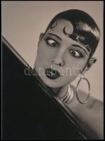 cca 1927 Josephine Baker kancsalító portréja, 1 db modern nagyítás, jelzés nélkül, Pánczél György (1920-?) filmtörténész hagyatékából (film- és színházifotó gyűjteményéből), 21x15 cm