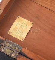 cca 1930 Áramátalakító transzformátor. Német, kopással, fa dobozban, 26x20x15 cm