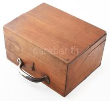 cca 1930 Áramátalakító transzformátor. Német, kopással, fa dobozban, 26x20x15 cm