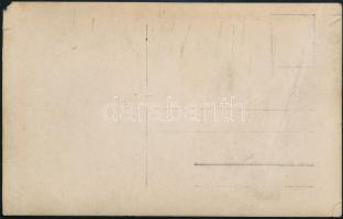 cca 1910 Tűzoltók és katonatisztek csoportképe, fotólap, törésnyommal, sarkán kis sérüléssel, 14x8,5...