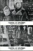 ,,Csapda az erdőben" című NDK-beli film jelenetei és szereplői, 6 db produkciós filmfotó (vitri...