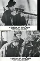 ,,Csapda az erdőben" című NDK-beli film jelenetei és szereplői, 6 db produkciós filmfotó (vitri...