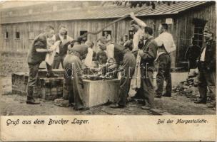 Királyhida, Bruckújfalu Tábor, Brucker Lager, Bruckneudorf; Bei der Morgentoilette / Osztrák-magyar katonák a reggeli mosakodásnál / K.u.K. military, soldiers in the morning (vágott / cut)