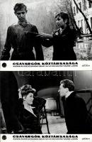 cca 1966 ,,Csavargók Köztársasága" című szovjet film jelenetei és szereplői, 13 db vintage produkciós filmfotó (vitrinfotó, lobbyfotó) ezüst zselatinos fotópapíron, a használatból eredő (esetleges) kisebb hibákkal, 18x24 cm